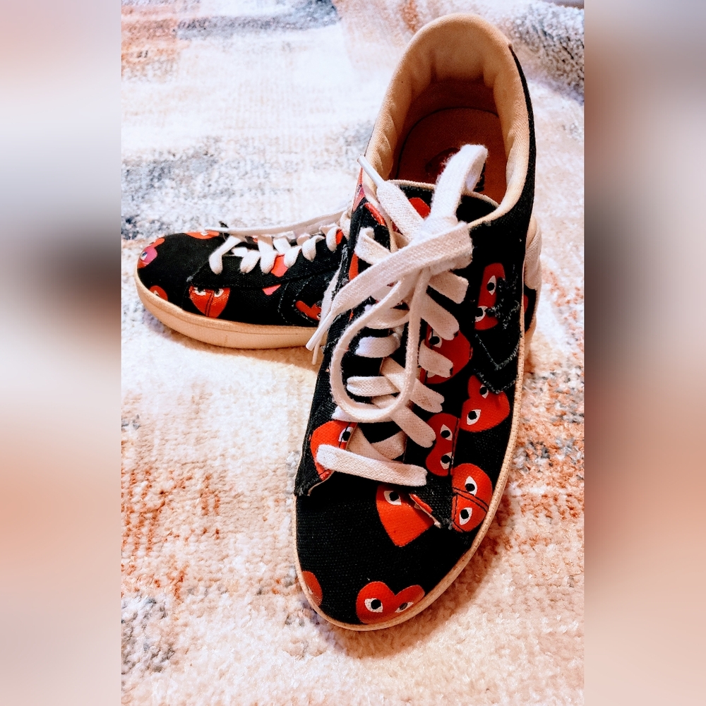 Converse Comme des Garcons Play Low Top Black Multi Red Hearts Sneakers M7 W9